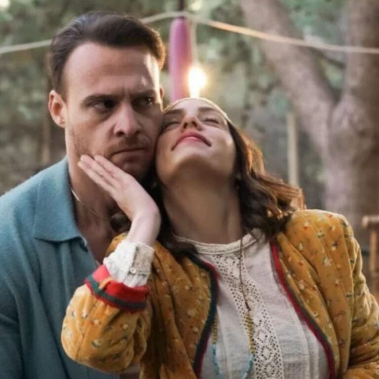 Platonik Mavi Dolunay Oteli Netflix