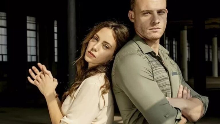 Platonik Mavi Dolunay Oteli Netflix