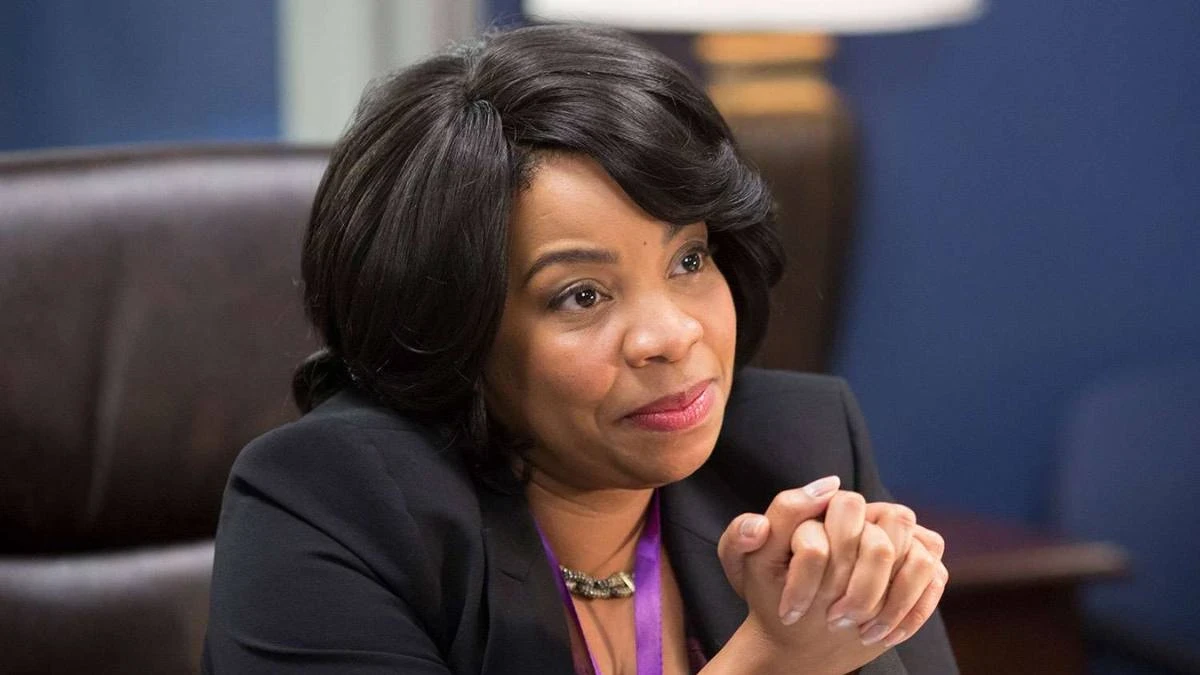 Kimberly Hébert Gregory