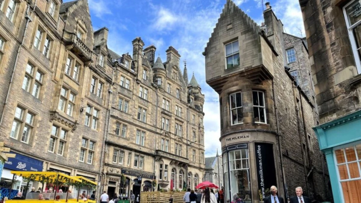 All the locations of Frankenstein, del Toro's film on Netflix, which is dominating the Top 10 in 85 countries worldwide.