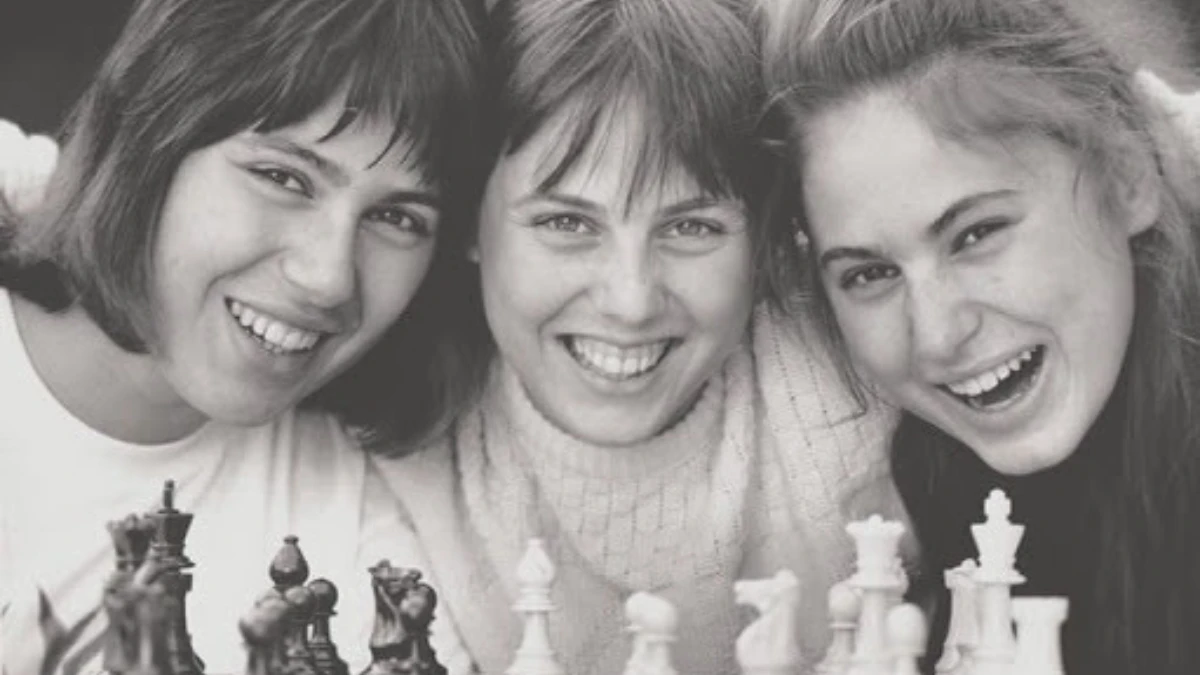 The True Queen of Chess Netflix documentary Queen of Chess - young Judit Polgár with her sisters ARCHIVAL IMAGE taken from psicoactiva.com